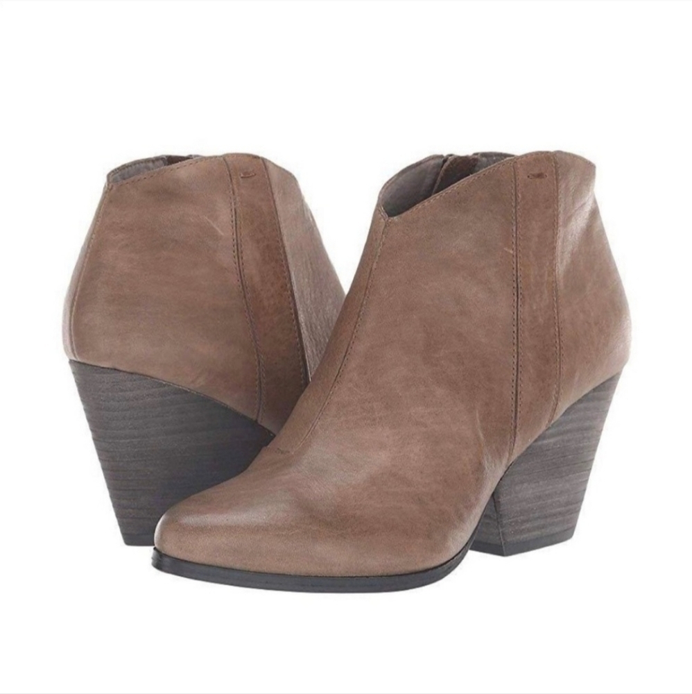 Eileen Fisher Size 7 Distressed Leather Trail Booties